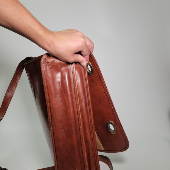 Vintage Brown Italian Leather Messenger Bag Swivel Clasp - Picture 5 of 16